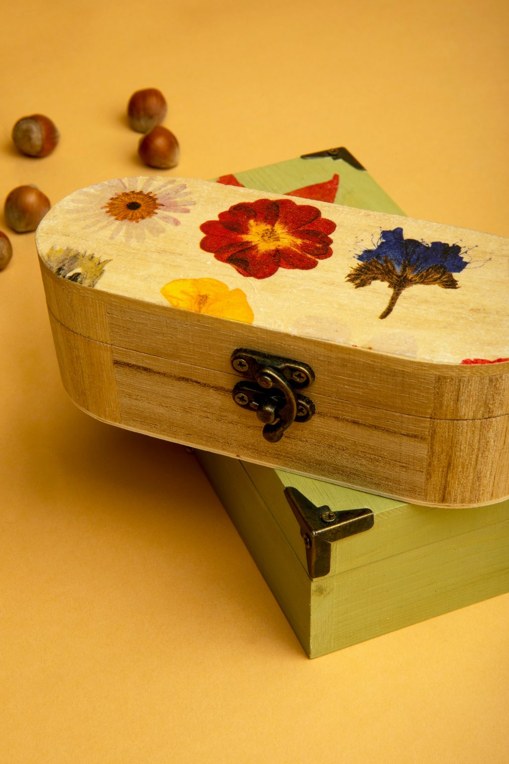 Cajas de madera pintadas