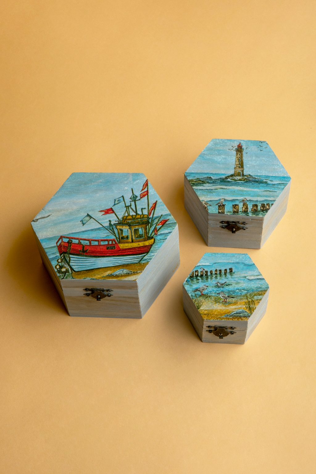 Cajas de madera pintadas
