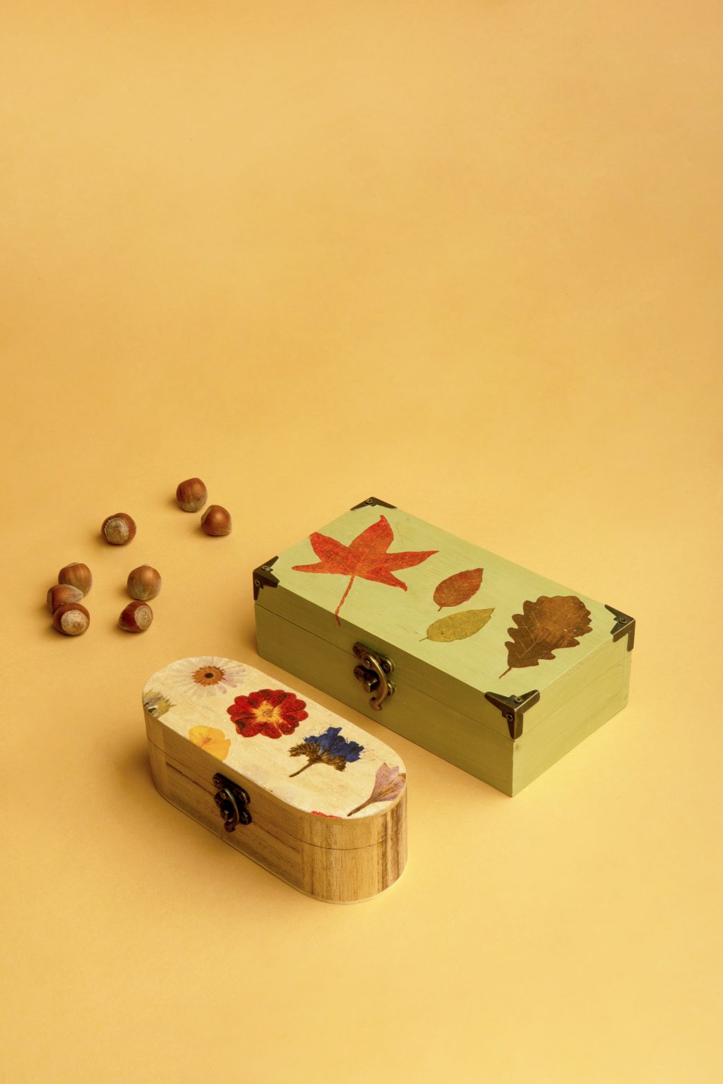 Cajas de madera pintadas