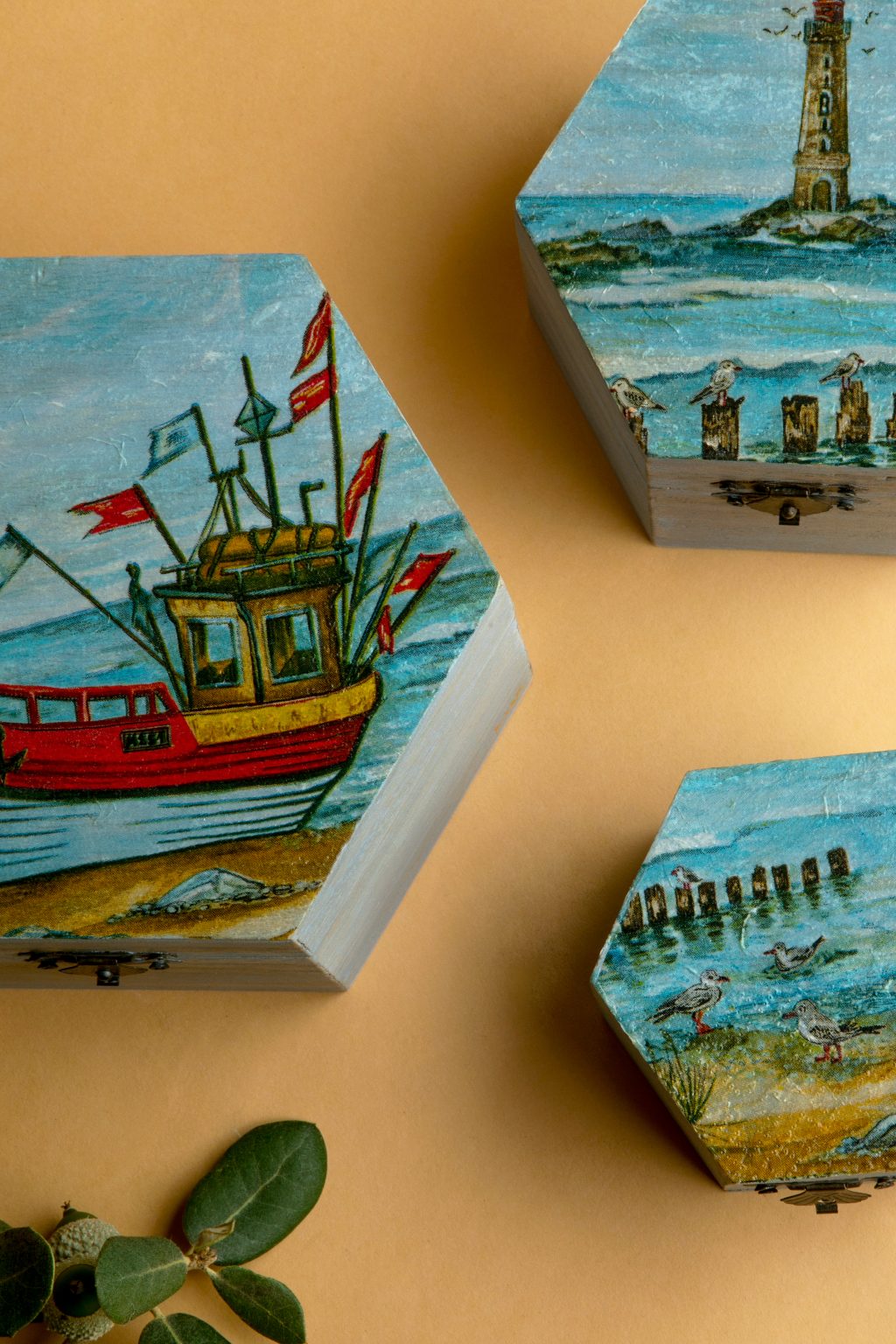 Cajas de madera pintadas