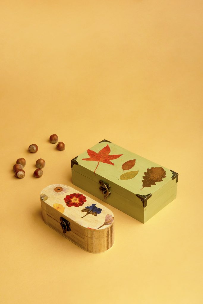 Cajas de madera pintadas