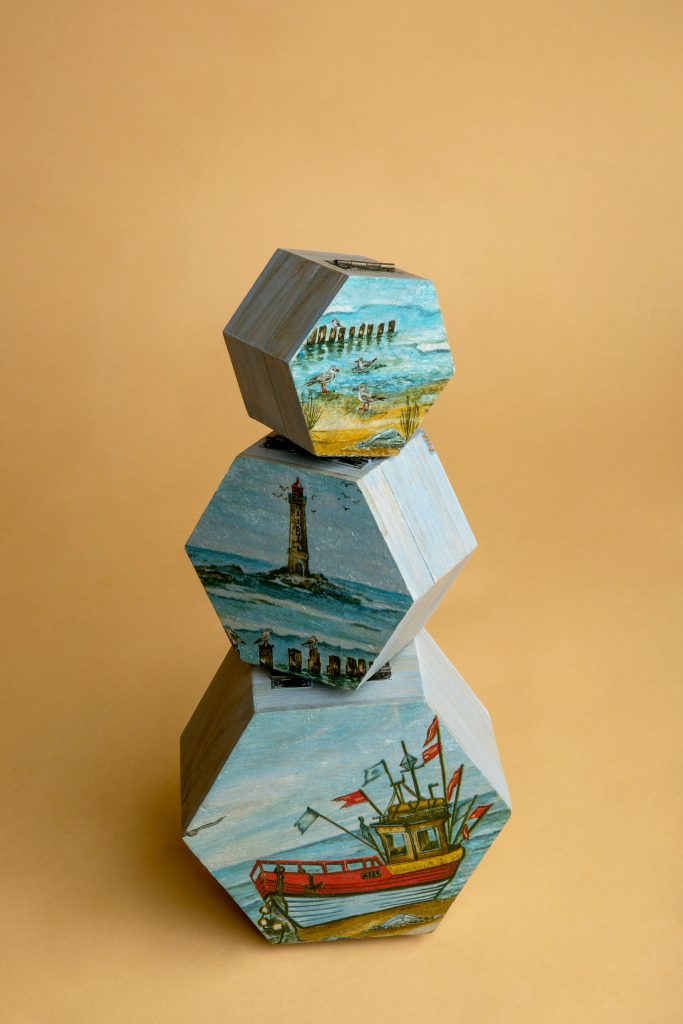 Cajas de madera pintadas