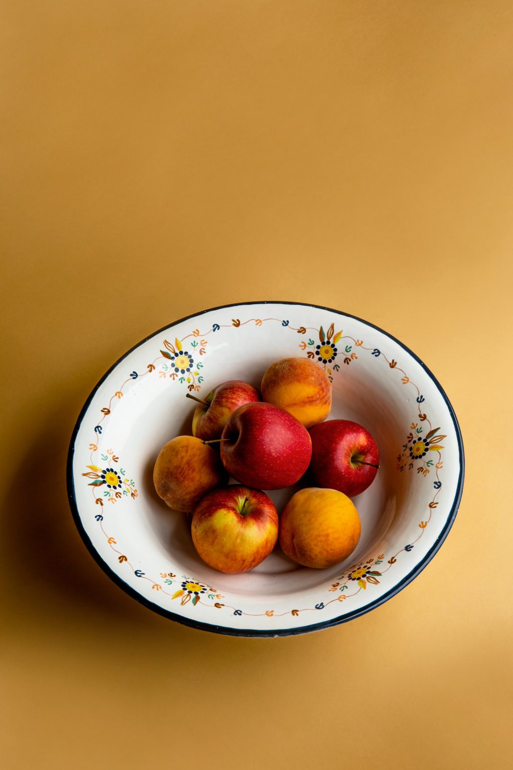 Frutero pintado a mano