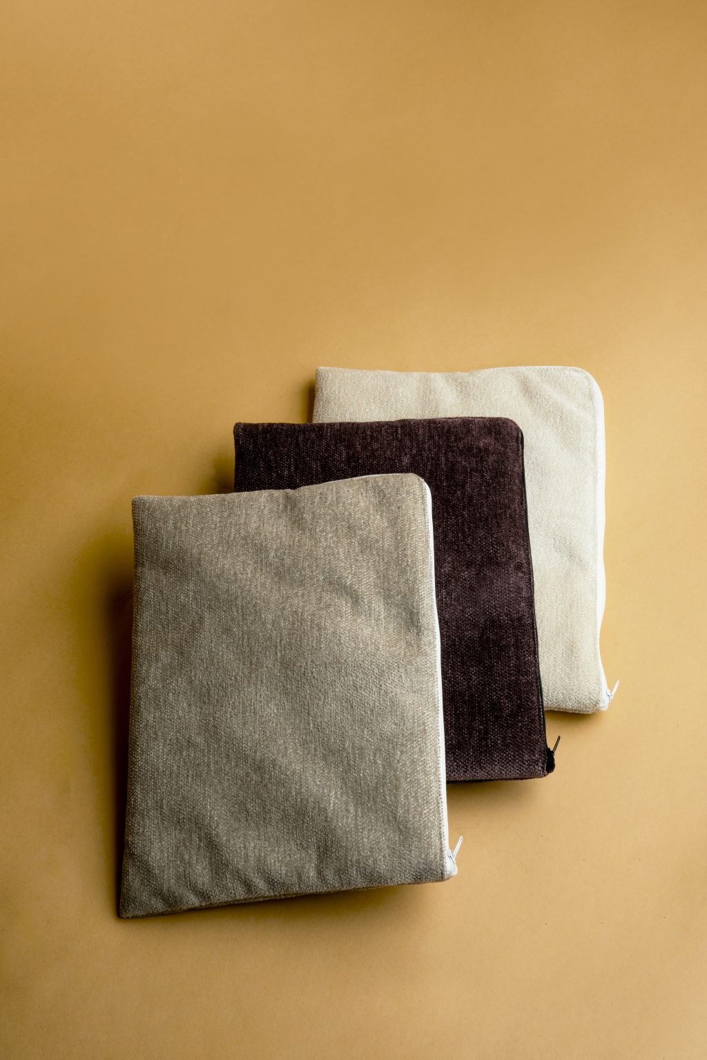 Funda de tela para tablet y cargador