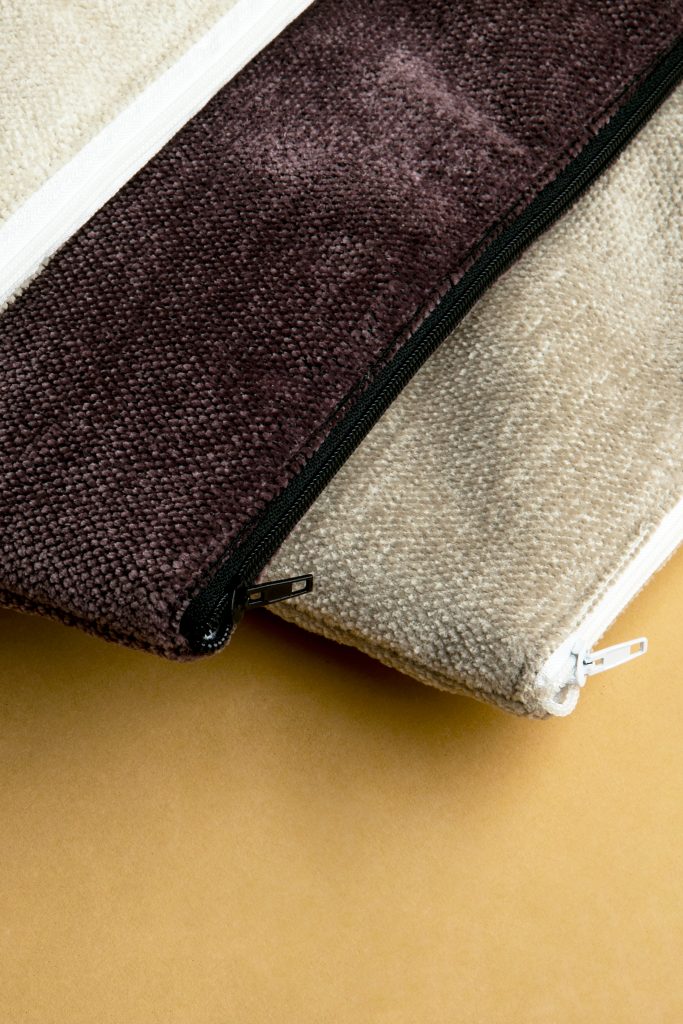 Funda de tela para tablet y cargador